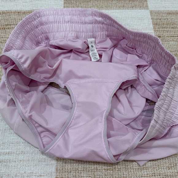 Lululemon Hotty Hot High-Rise Lined Short 2.5" Peloton, Meadowsweet Pink Size 12 - Picture 8 of 10